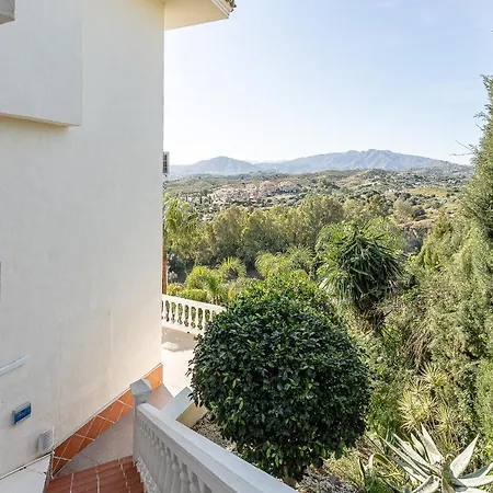 Stunning 6 Bed Private Pool Mijas Gol フエンヒロラ