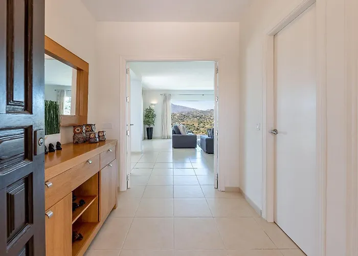 Stunning 6 Bed Private Pool Mijas Gol 别墅