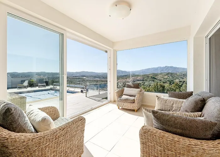 Stunning 6 Bed Private Pool Mijas Gol Вілла *