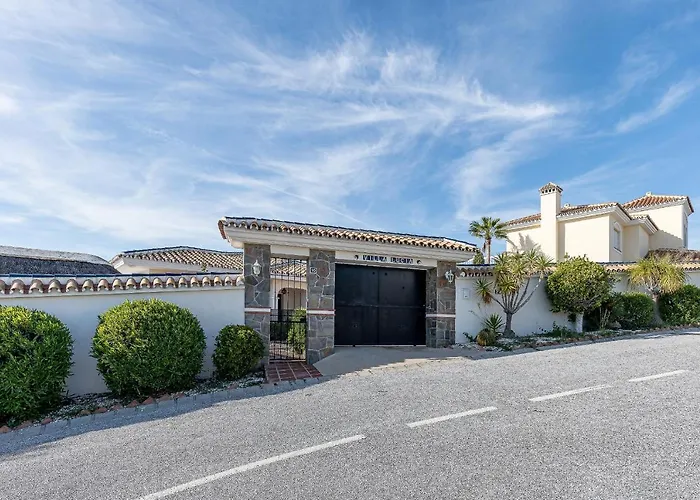 Stunning 6 Bed Private Pool Mijas Gol Фуенхірола