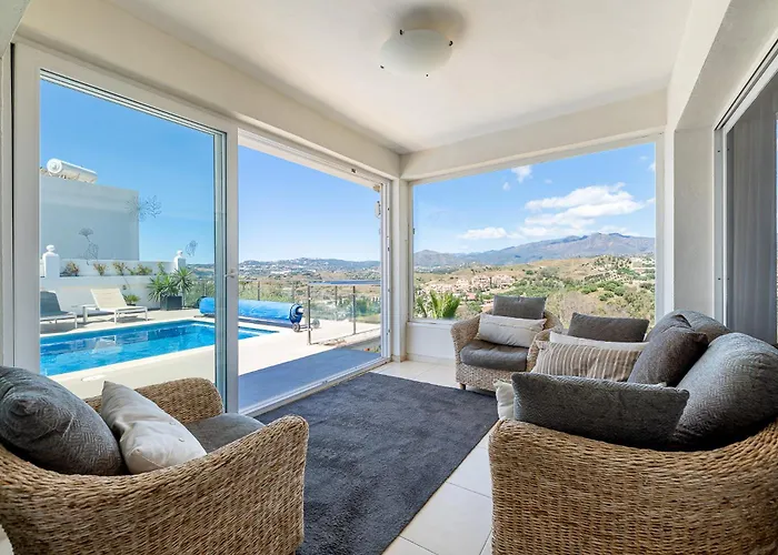 Stunning 6 Bed Private Pool Mijas Gol Вілла