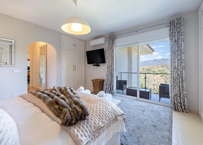 Stunning 6 Bed Private Pool Mijas Gol