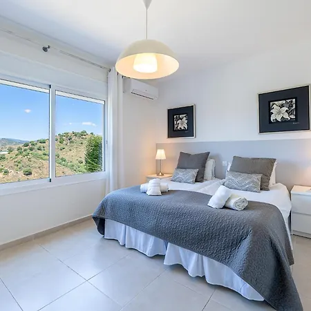 Stunning 6 Bed Private Pool Mijas Gol Villa *